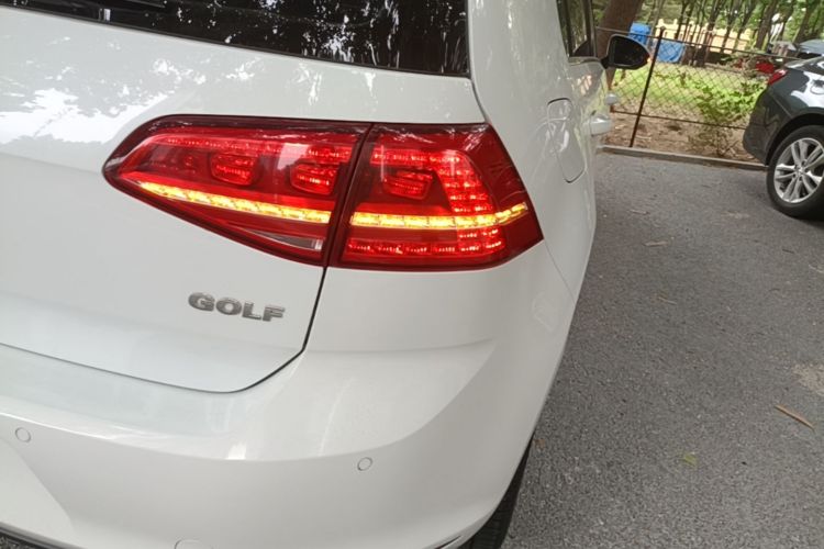 Volkswagen Golf 2016 car image #8