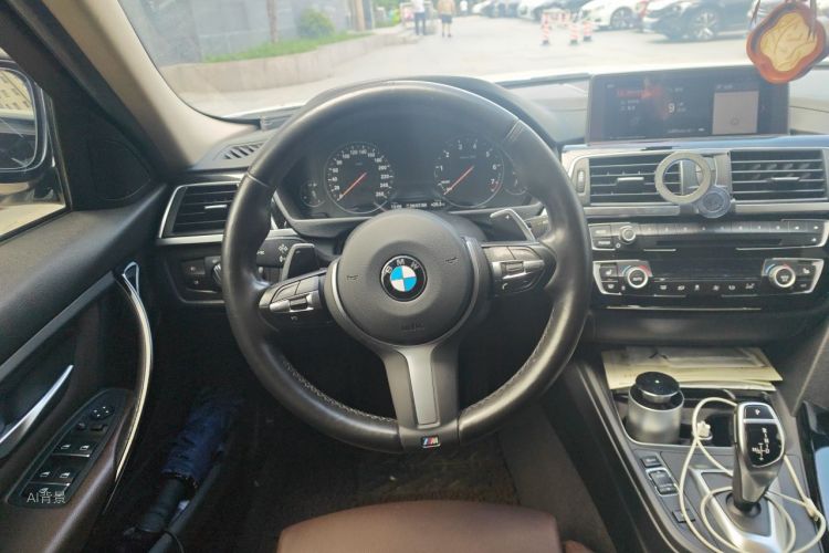BMW 3 Series 2019 car image #12