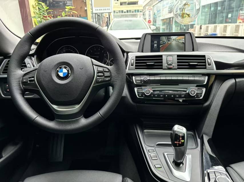 BMW 3 Series GT 2018 صورة سيارة #11