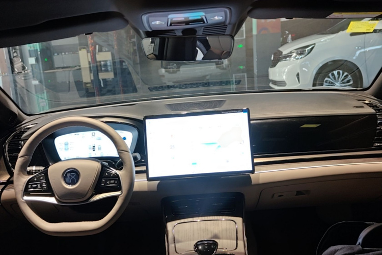 BYD Han 2024 car image #10