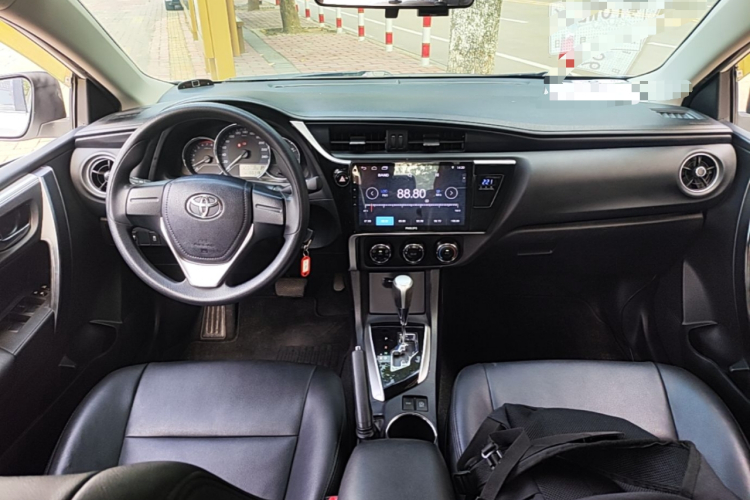 Toyota Corolla 2018 изображение автомобиля #10