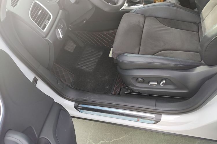 Audi Q3 2019 car image #16