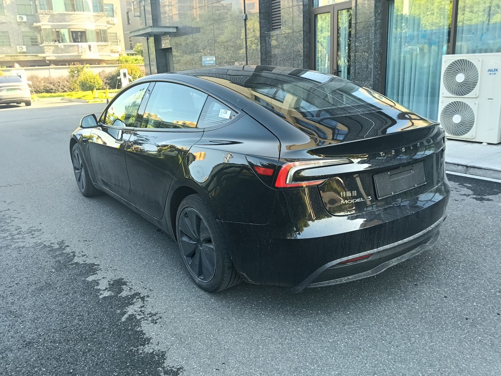 Tesla Model 3 2025 car image #2