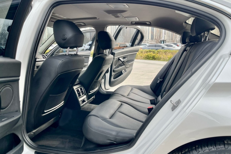 BMW 3 Series 2017 #12 BMW 3 Series 2017 car image #12