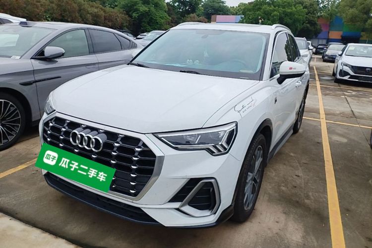 Audi Q3 2020 car image #2