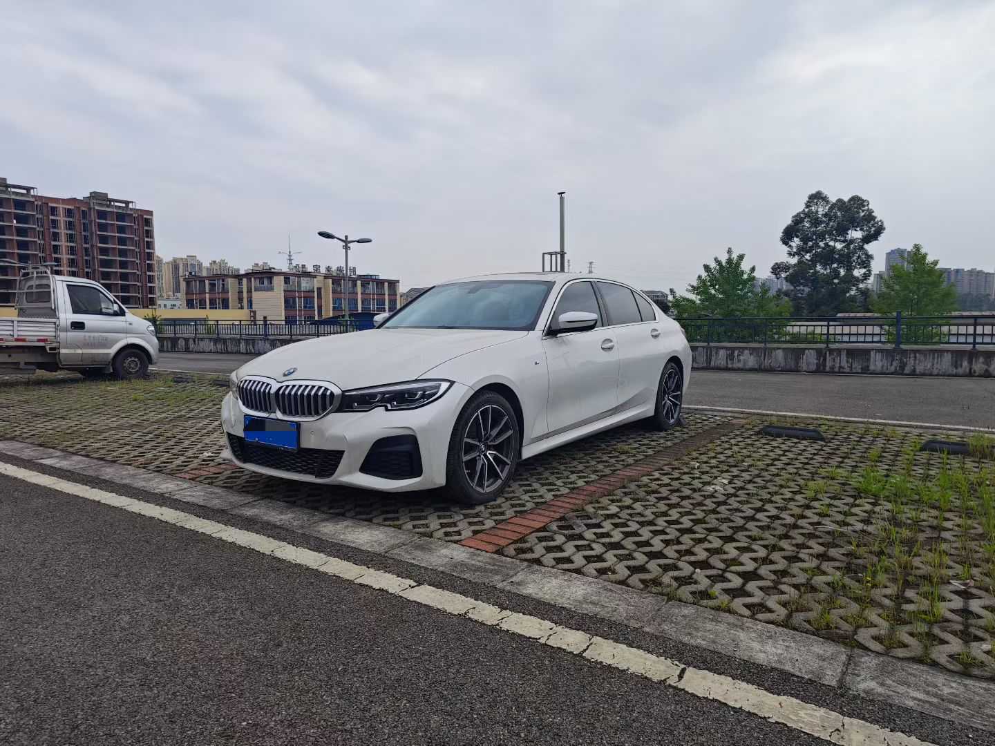 BMW 3 Series 2022 汽车图片 