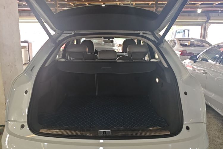 Audi Q3 2018 car image #19