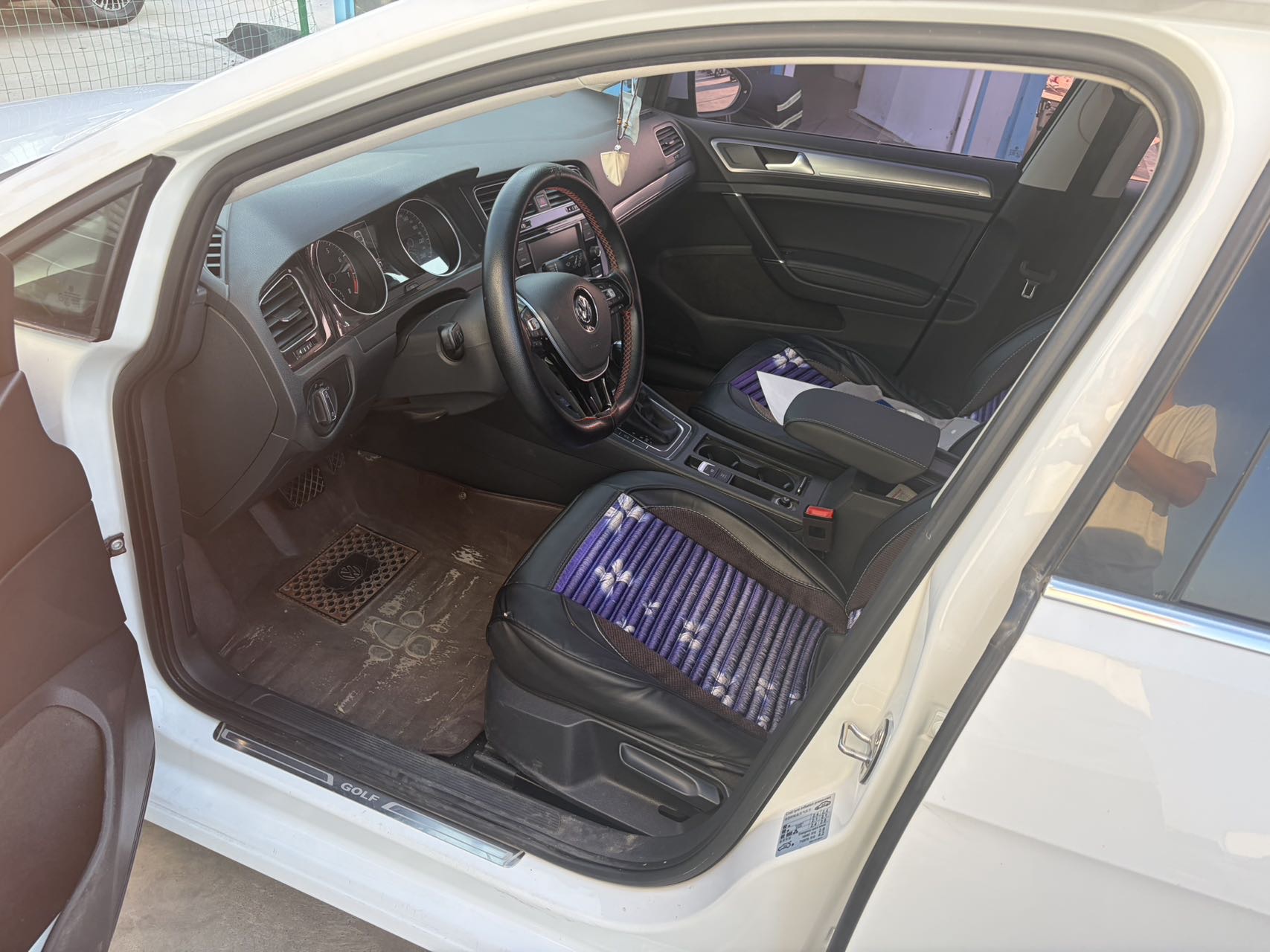 Volkswagen Golf 2018 car image #2