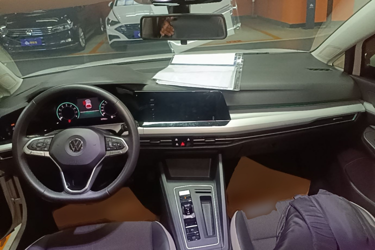 Volkswagen Golf 2022 car image #10
