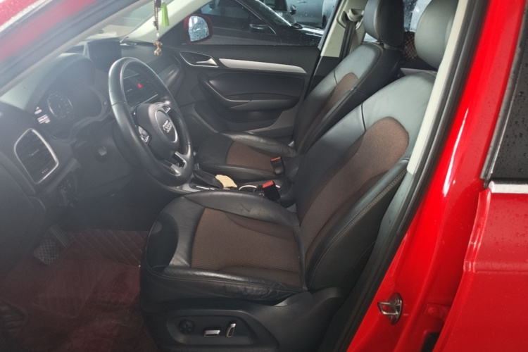 Audi Q3 2017 car image #15