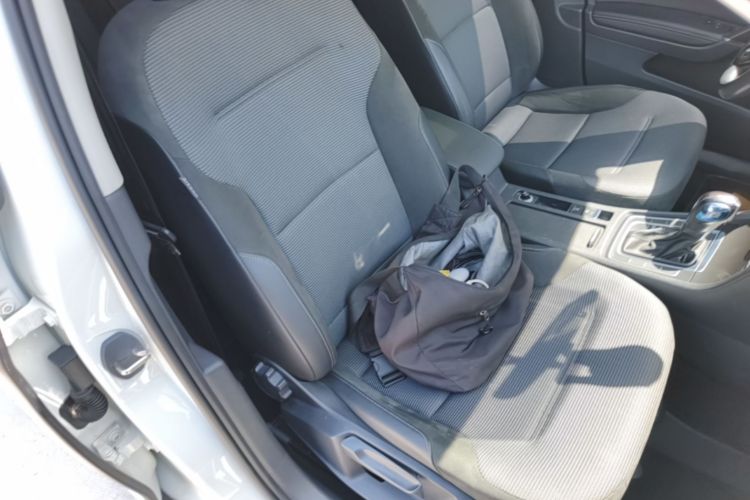 Volkswagen Golf 2019 car image #24