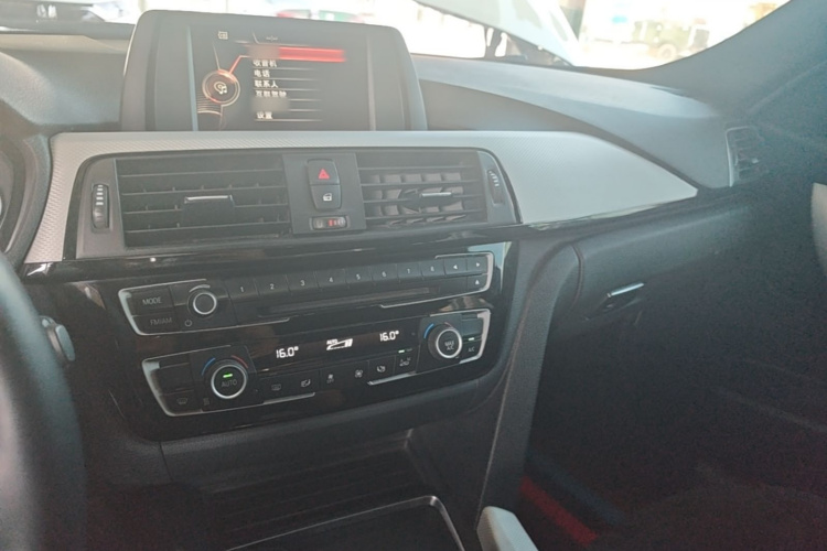 BMW 3 Series 2017 #10 BMW 3 Series 2017 car image #10