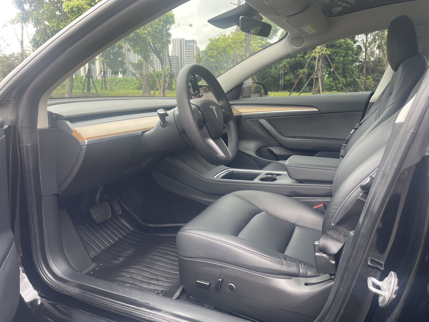 Tesla Model 3 2021 car image #3