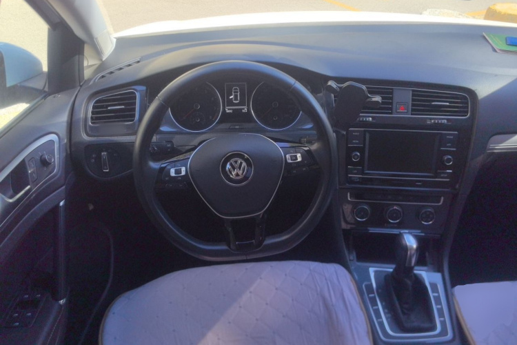 Volkswagen Golf 2018 car image #11