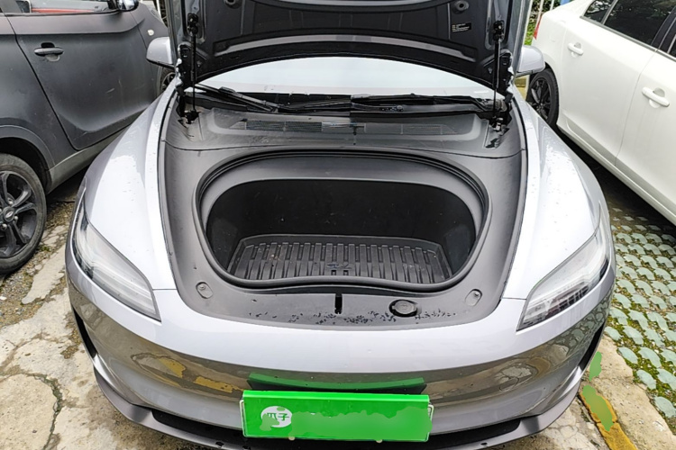 Tesla Model 3 2024 car image #20