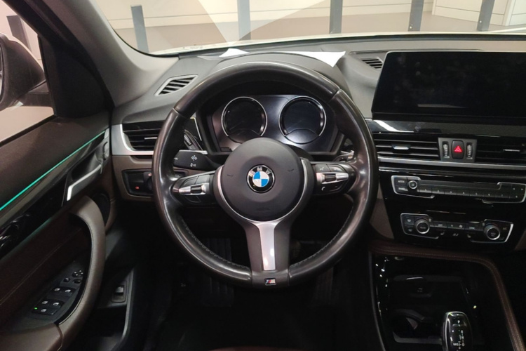 BMW X1 2020 car image #12