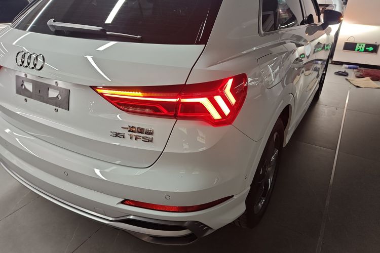 Audi Q3 2023 car image #8