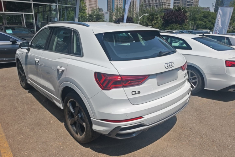 Audi Q3 2024 car image #5