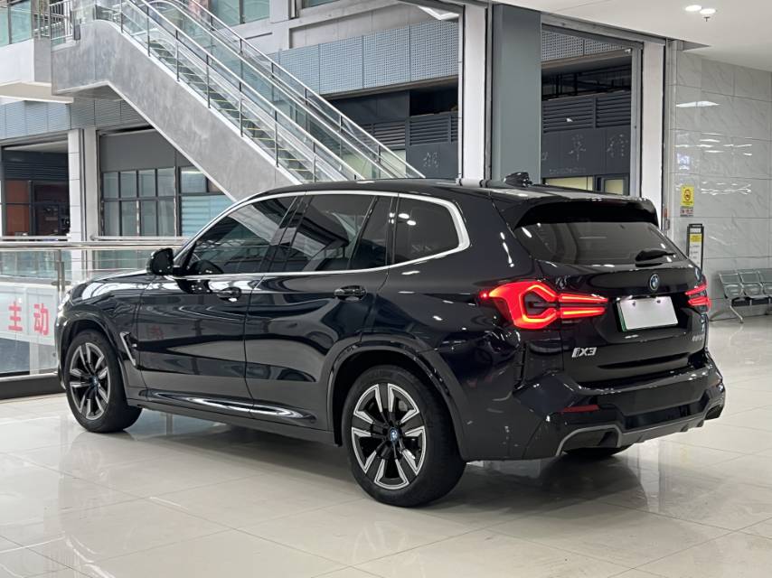 BMW iX3 2024 car image #6