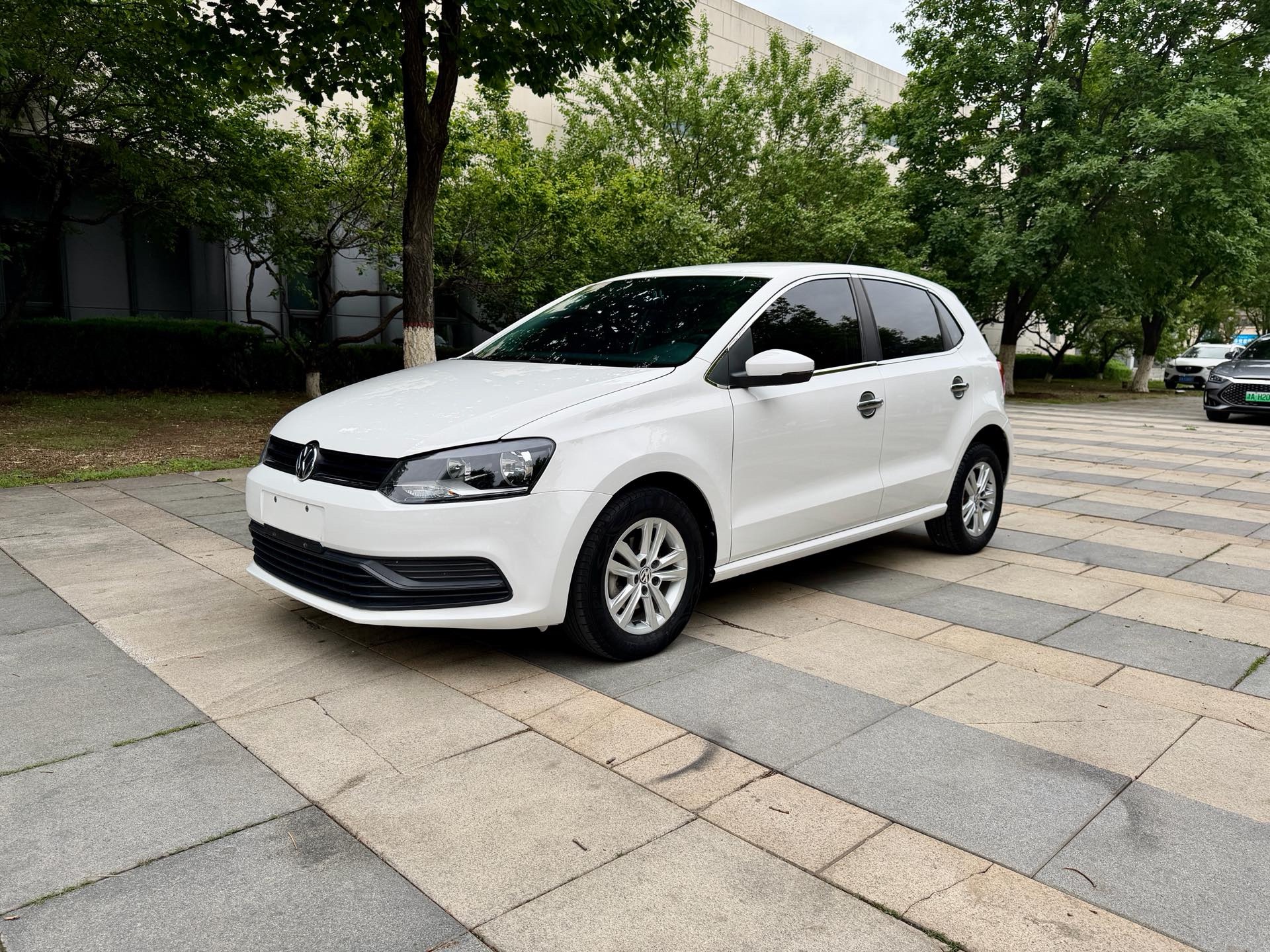 Volkswagen Polo 2016 Volkswagen Polo 2016 car image