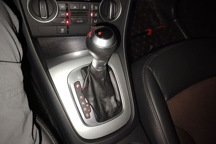 Audi Q3 2018 immagine di auto #14