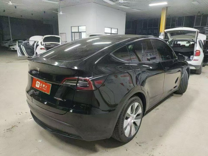 Tesla Model Y 2023 car image #5
