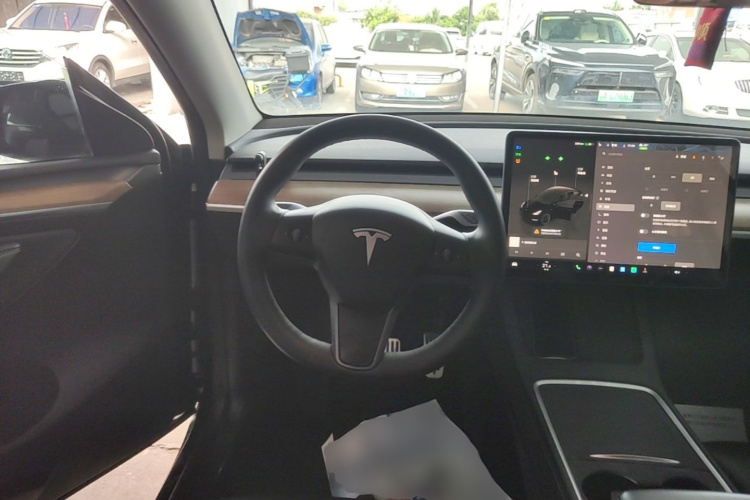 Tesla Model Y 2022 car image #11