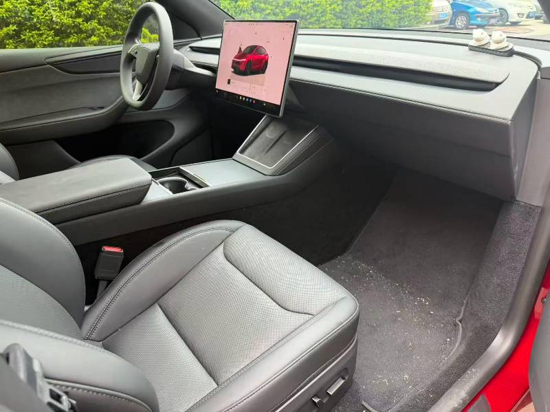 Tesla Model Y 2026 #4 Tesla Model Y 2026 car image #4
