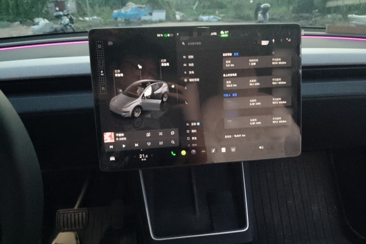 Tesla Model Y 2025 #17 Tesla Model Y 2025 car image #17