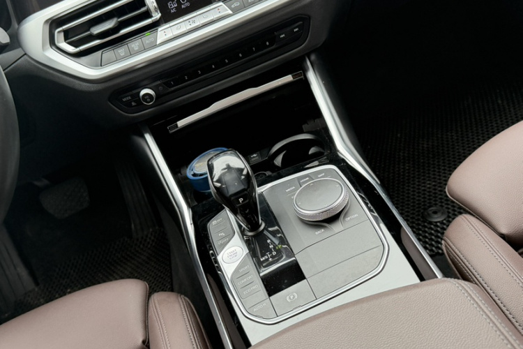 BMW 3 Series 2020 car image #12