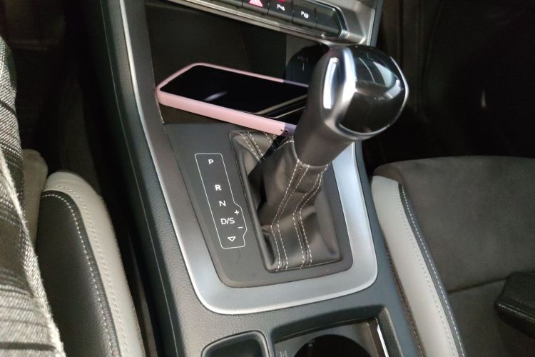Audi Q3 2021 car image #14