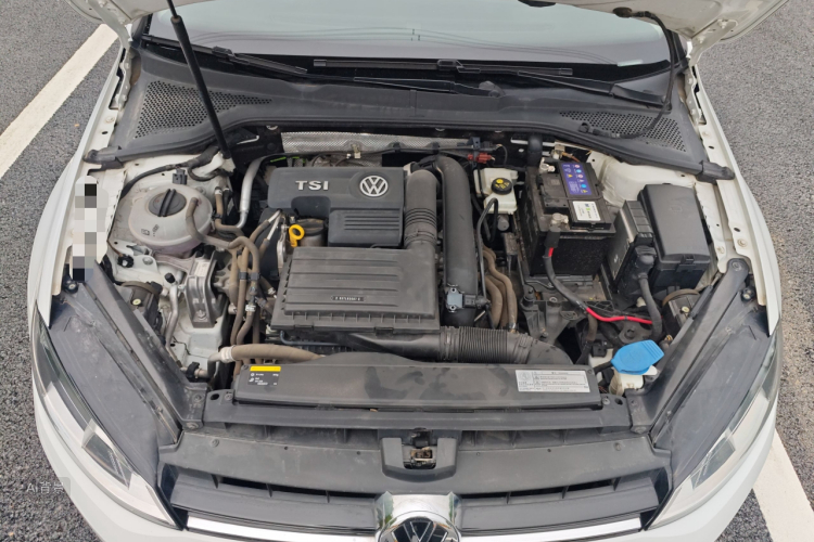 Volkswagen Golf 2017 car image #22