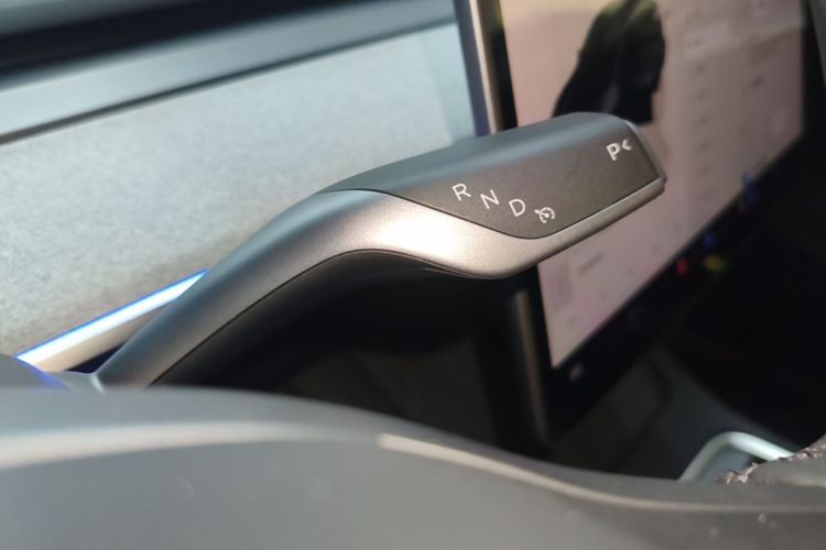Tesla Model Y 2024 #14 Tesla Model Y 2024 car image #14