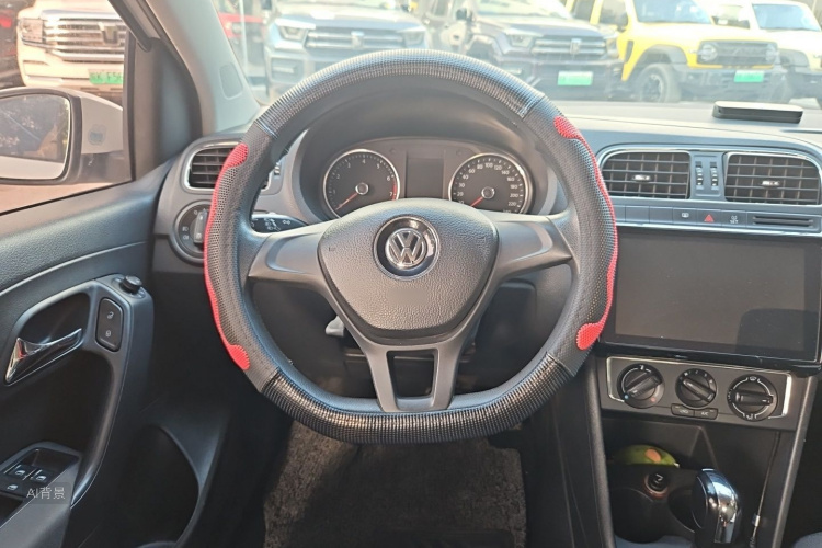 Volkswagen Polo 2015 #12 Volkswagen Polo 2015 car image #12