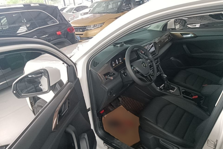 Volkswagen Tharu 2023 car image #16