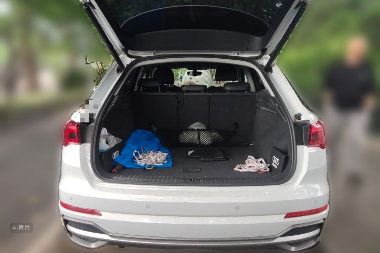 Audi Q3 2020 car image #21