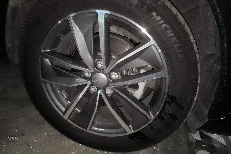 Audi Q3 2019 car image #9