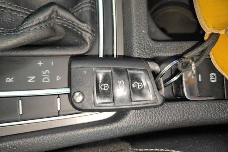 Volkswagen Golf 2014 car image #9