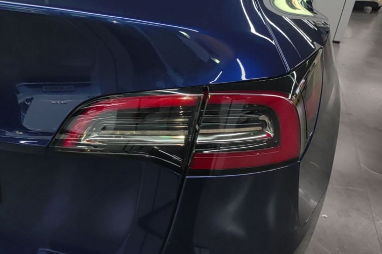 Tesla Model Y 2023 #8 Tesla Model Y 2023 car image #8
