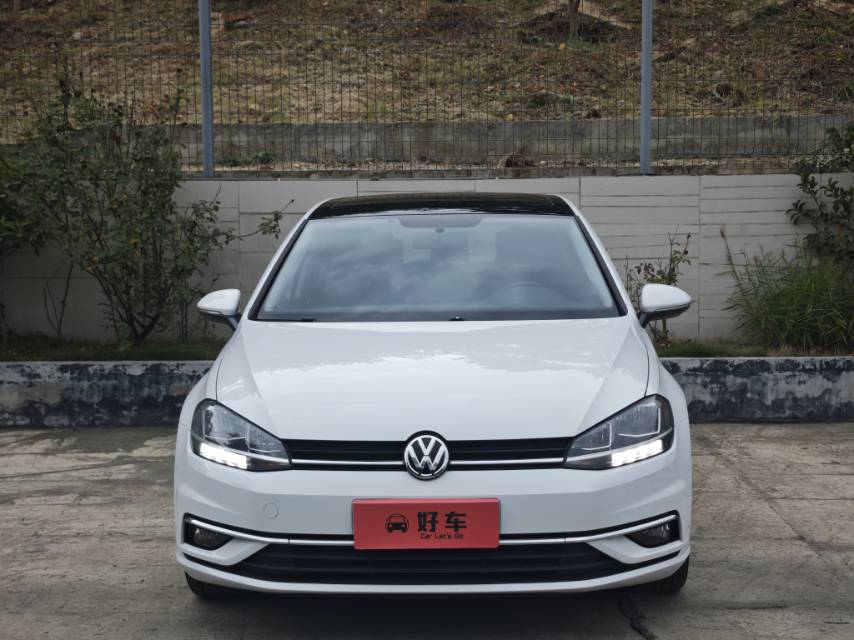 Volkswagen Golf 2018 car image #2