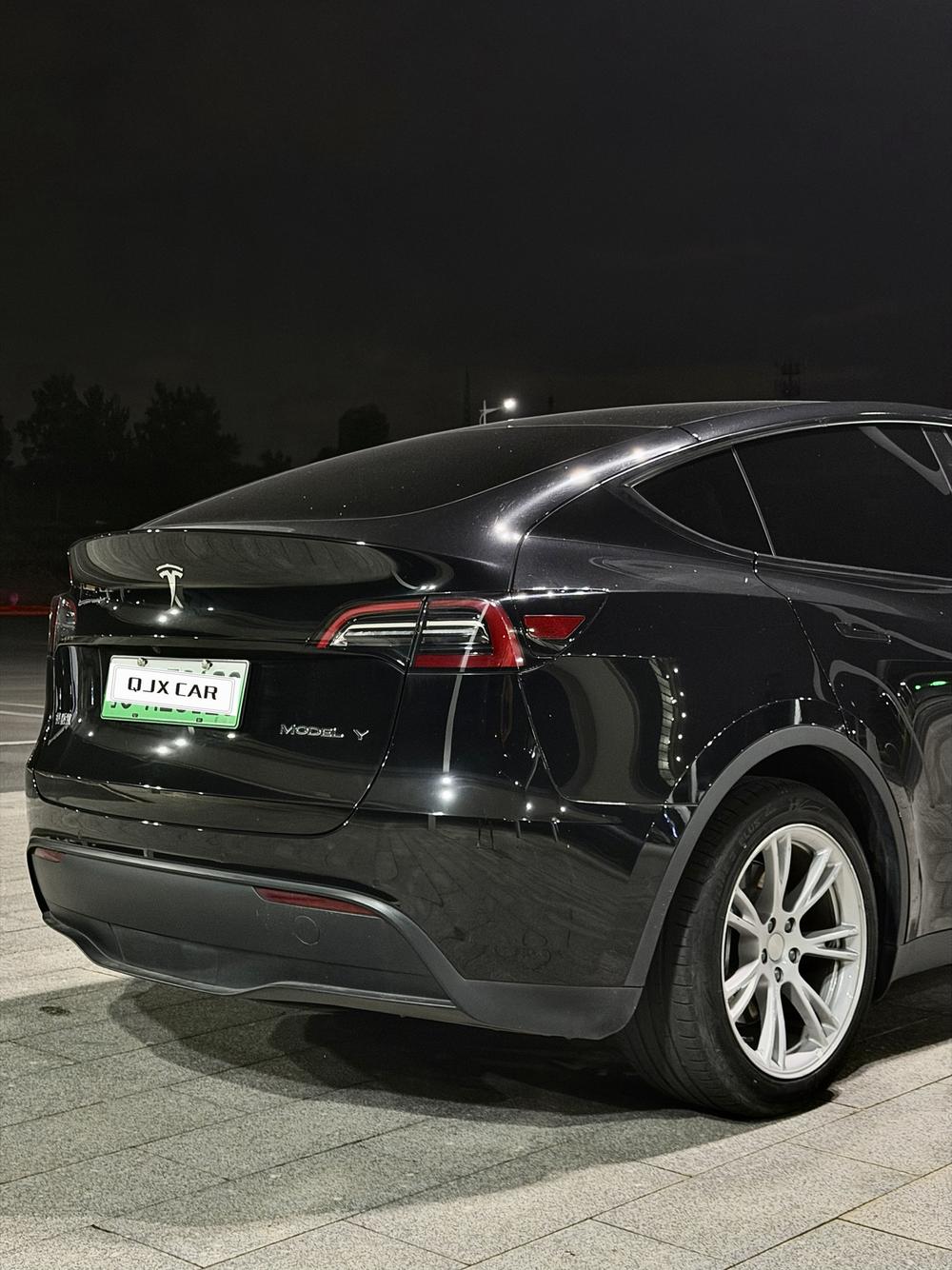 Tesla Model Y 2023 #5 Tesla Model Y 2023 car image #5