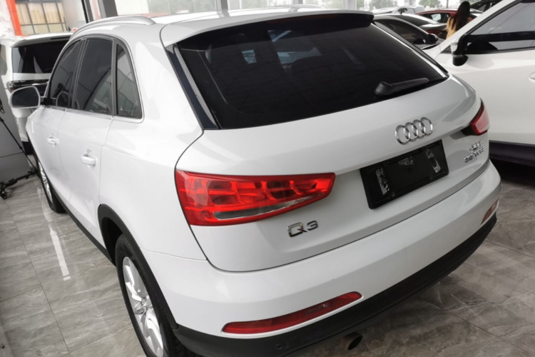Audi Q3 2015 car image #5