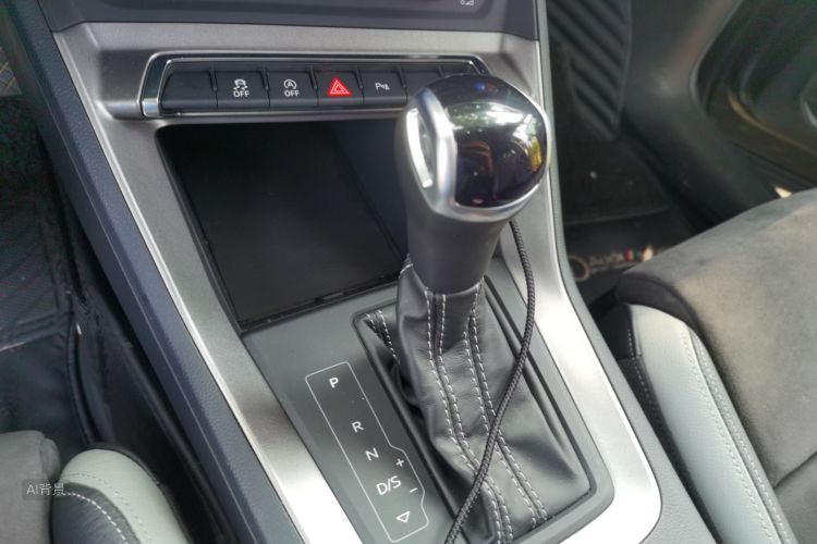 Audi Q3 2022 car image #16