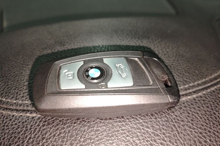 BMW 3 Series 2018 car image #9