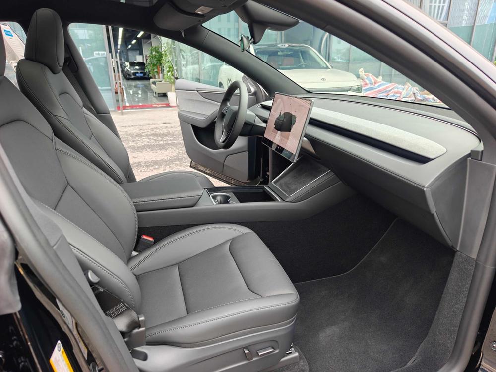 Tesla Model Y 2026 #17 Tesla Model Y 2026 car image #17