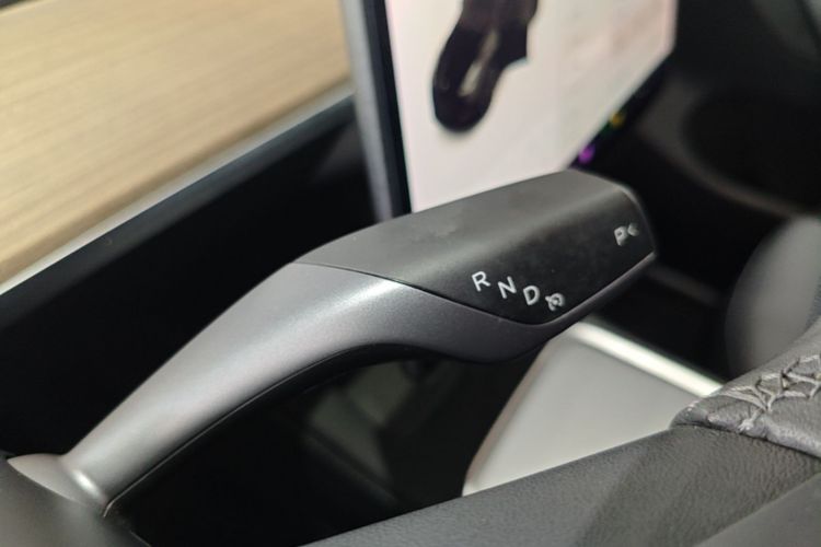Tesla Model Y 2021 #14 Tesla Model Y 2021 car image #14