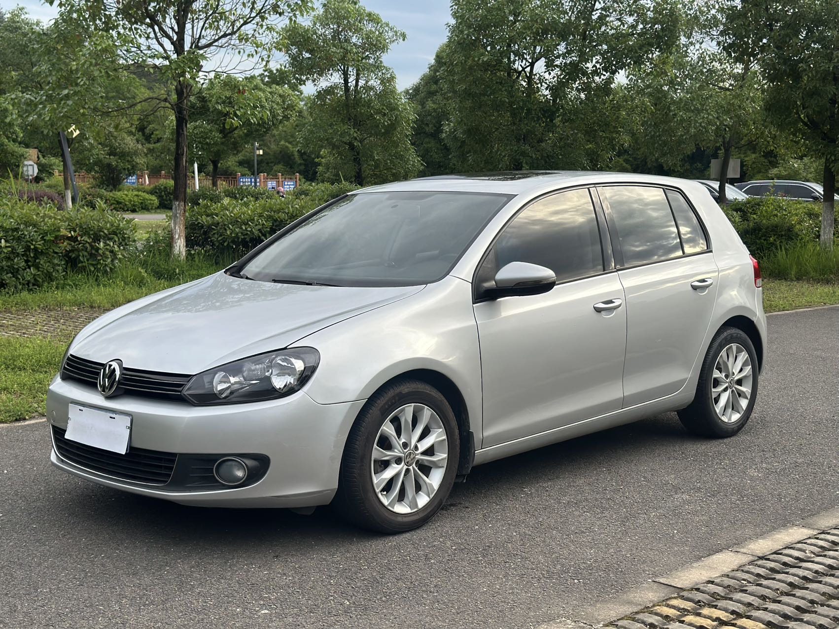 Volkswagen Golf 2011 car image 