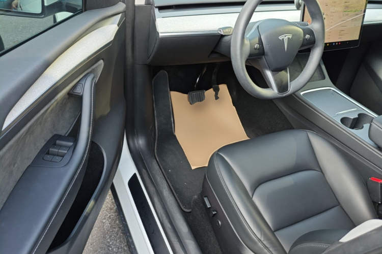 Tesla Model Y 2024 #16 Tesla Model Y 2024 car image #16