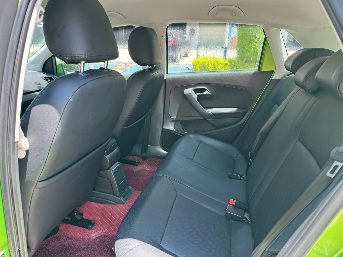 Volkswagen Polo 2015 car image #5