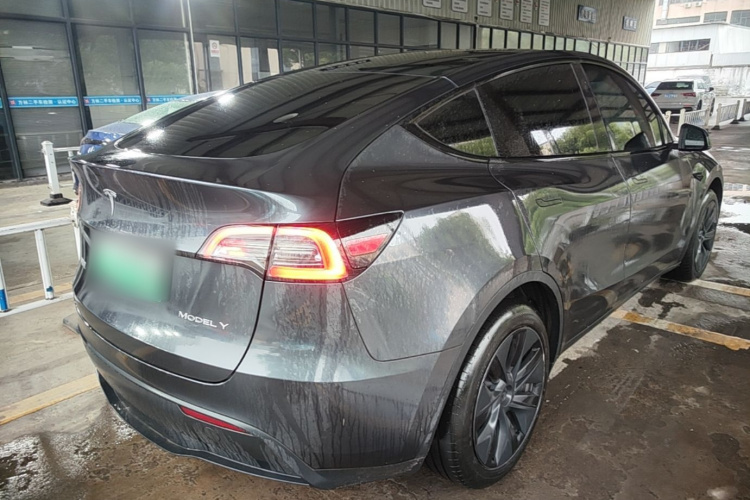 Tesla Model Y 2024 #7 Tesla Model Y 2024 car image #7